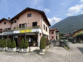 Gossip Bar