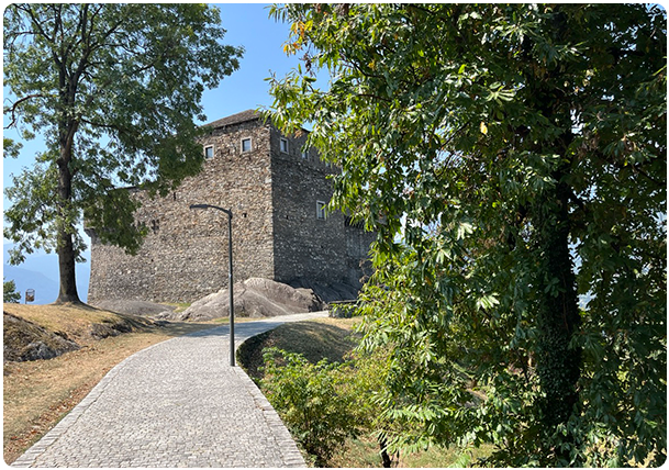Castle-di-sasso-corbarro-view3